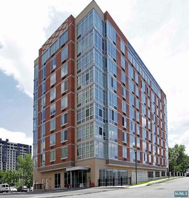 1st image of 600 12th St APT 709