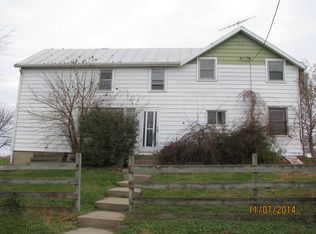 7461 N Menominee Rd, East Dubuque, IL 61025