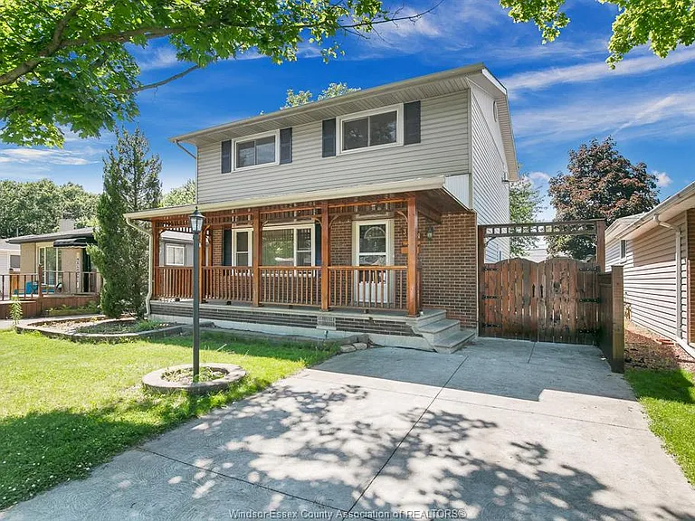 3964 Whitney Ave — Photo 2