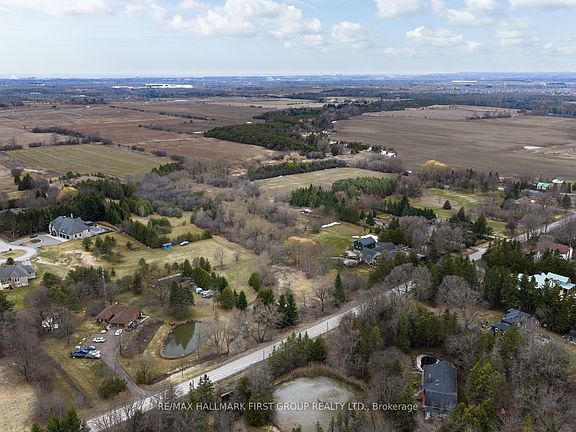 3rd image of 83 Columbus Rd W