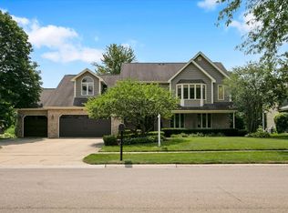 735 Queens Gate Cir, Sugar Grove, IL 60554