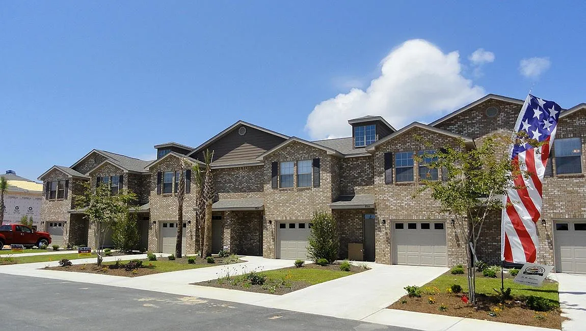 3 bed, 2.5 bath, 1544 sqft, $2,100 — Photo 1