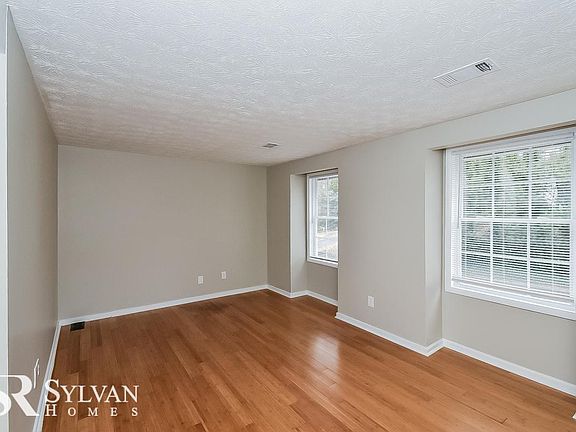 5th image of 233 Cedar Dr