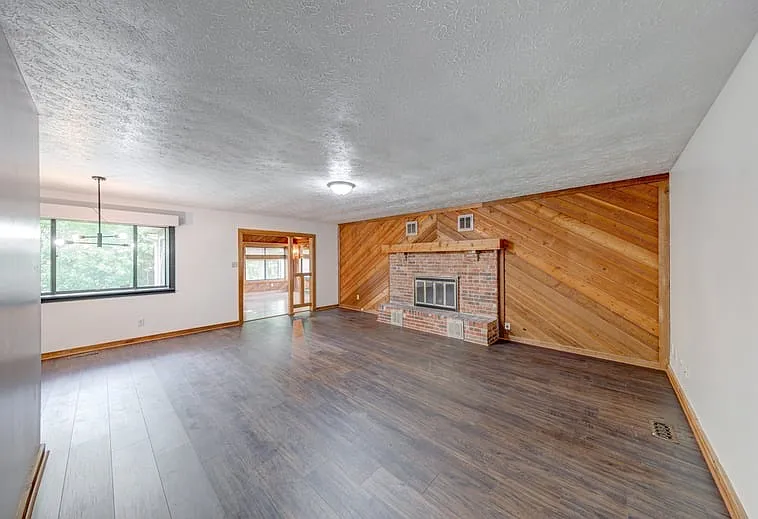 910 Summitcrest Dr — Photo 4