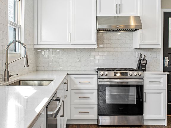 Slide in gas range and hood