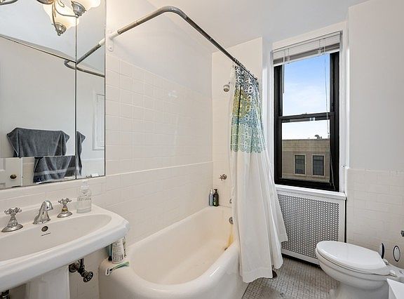 5th image of 2000 N Lincoln Park West Pkwy #604