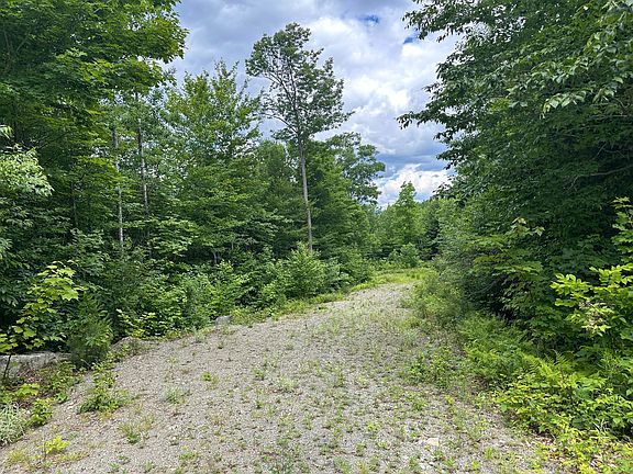 3rd image of 2 Lower Vose Road