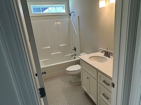 2nd image of 108 Leaf St