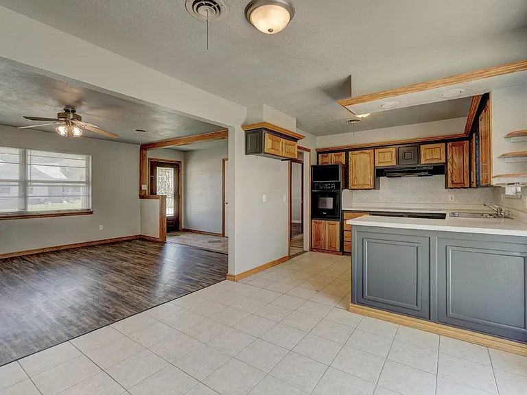 1401 Hampton Dr — Photo 14