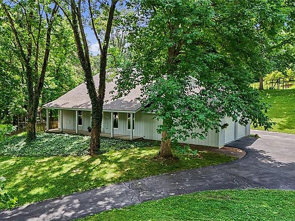 3rd image of 4120 Charbonier Rd