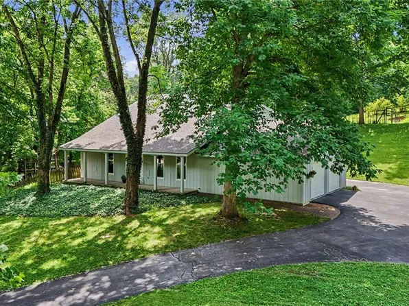 4120 Charbonier Rd, Florissant, MO 63031
