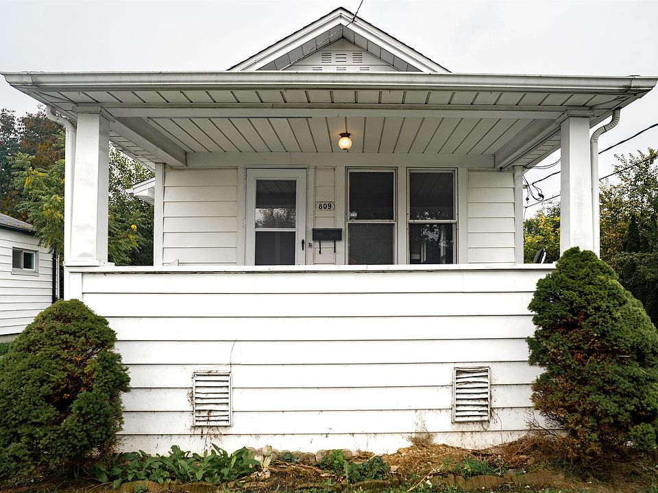 1st image of 809 Campbell St