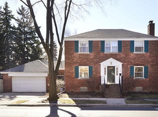 9440 Monroe Ave, Brookfield, IL 60513