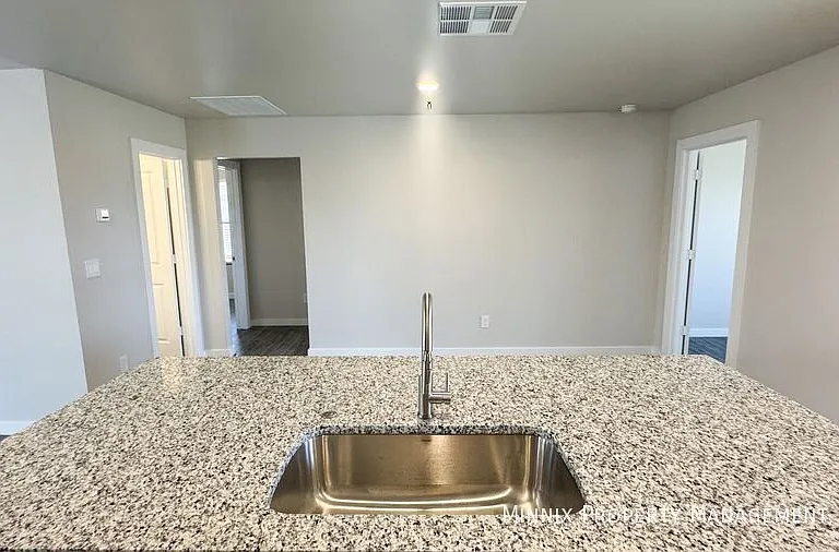 8007 Date Ave — Photo 6
