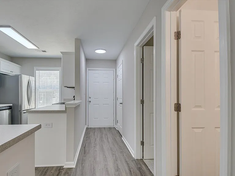 1239 Longpoint Dr — Photo 3