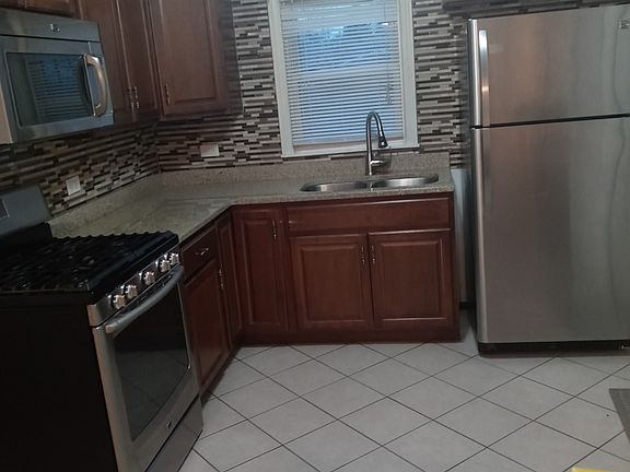 4th image of 330 Parkview Dr