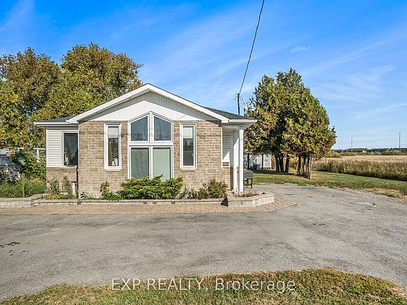 2nd image of 2147 Mer Bleue Rd