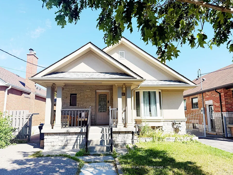 29 Glamis Ave #LOWER