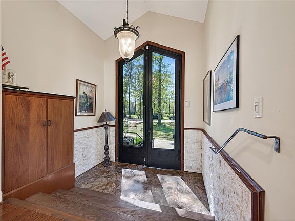 5th image of 16914 Creeksouth Rd