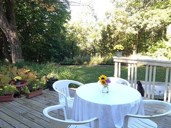 Unwind in Nature on the Large Cedar Deck!