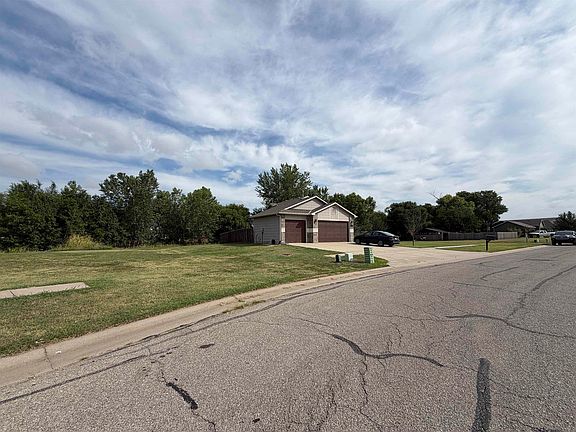 2nd image of 814 N Homestead Dr