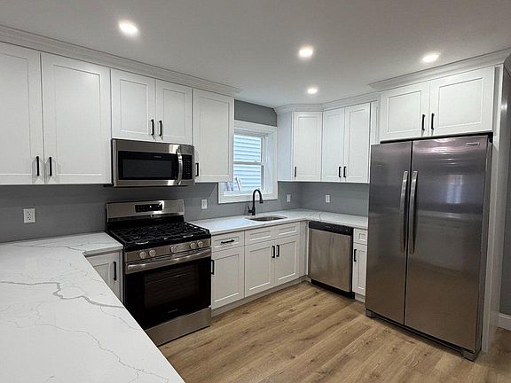 4th image of 816 S Clinton Ave