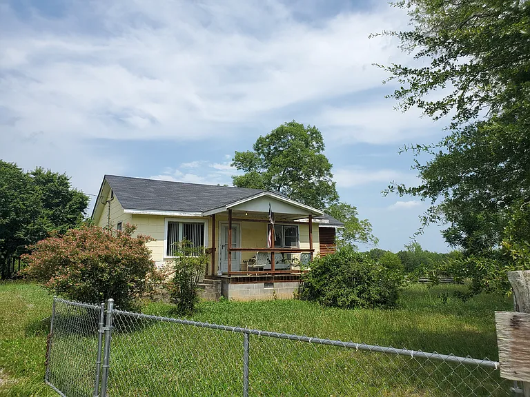 122 Finley Rd — Photo 1