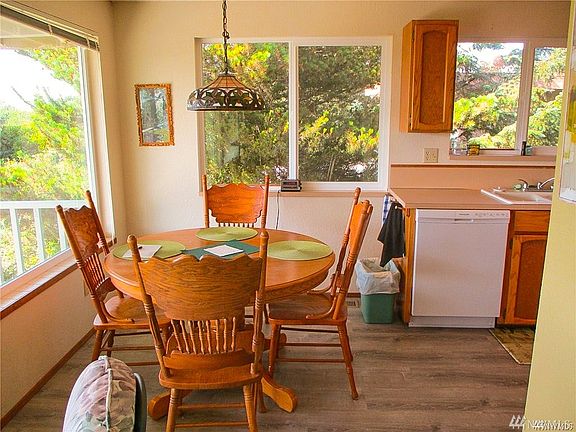 5th image of 569 Ocean Shores Blvd NW