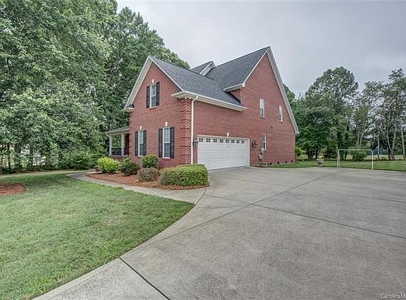2nd image of 3809 Saint Regis Dr