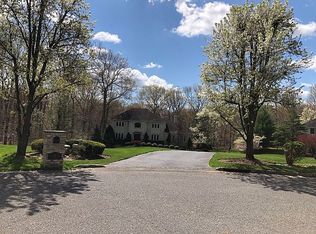 6 Susan Ct, Manalapan, NJ 07726