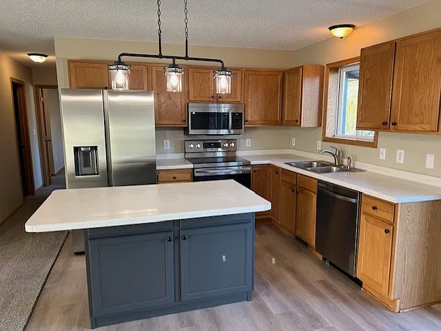 3 bed, 1700 sqft, $2,150 — Photo 3