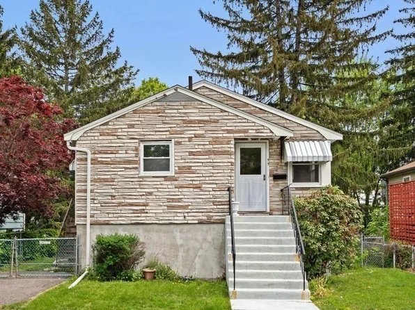 99 Chesterfield St, Hyde Park, MA 02136