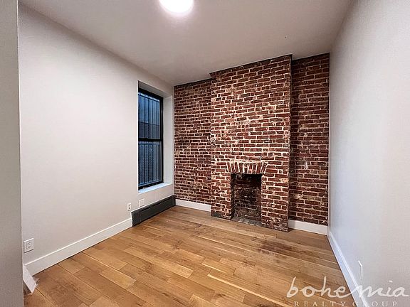 3rd image of 323 Knickerbocker Ave APT 1A
