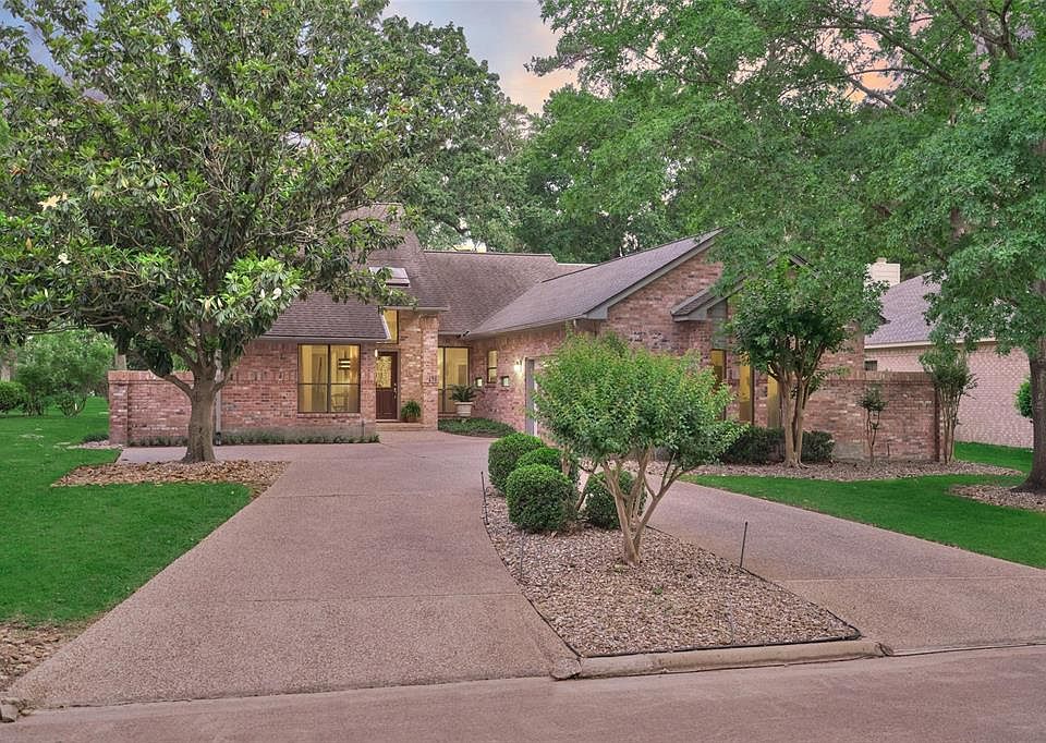 1st image of 3135 Lake Island Dr