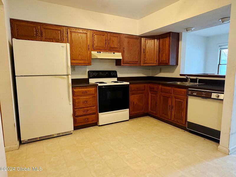 2nd image of 71 Longwood Drive