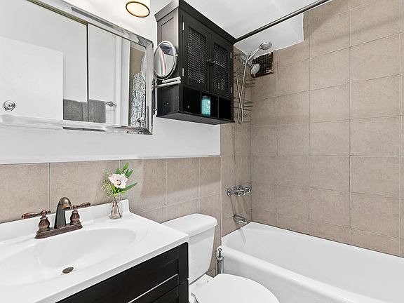 5th image of 145 E 29th St APT 5E