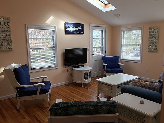 4th image of 5180 Peconic Bay Blvd
