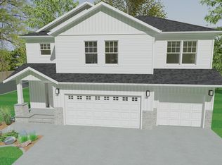 4241 Pine Pkwy S, Fargo, ND 58104
