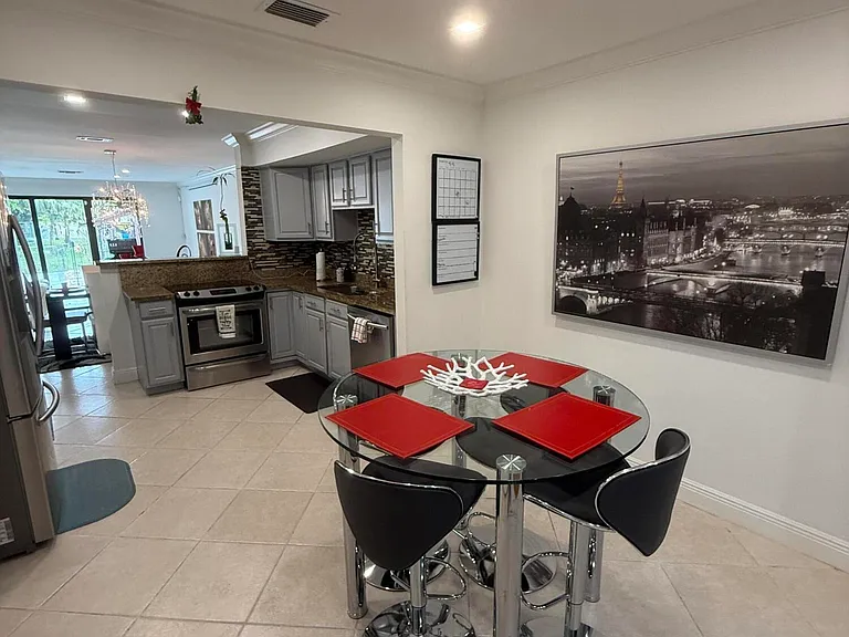 12394 Westhampton Cir — Photo 33