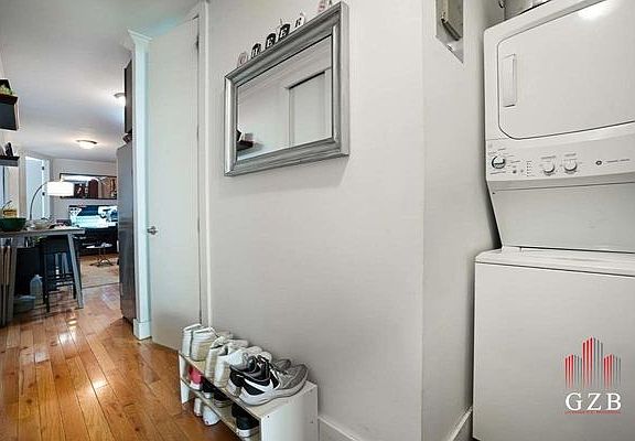 4th image of 307 E 104th St #44