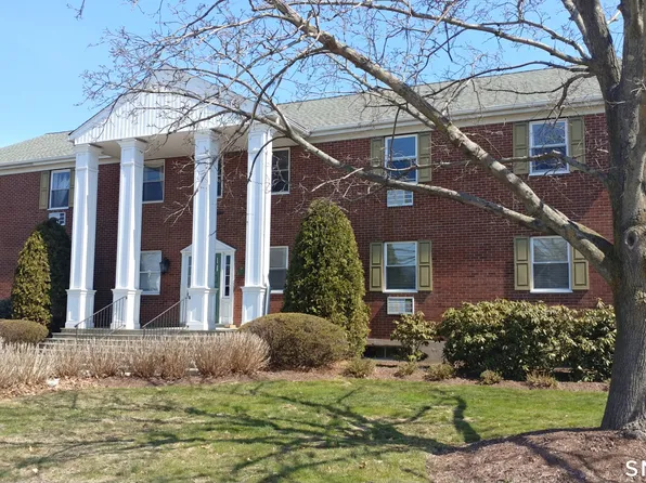 391 Reef Rd APT 1A, Fairfield, CT 06824