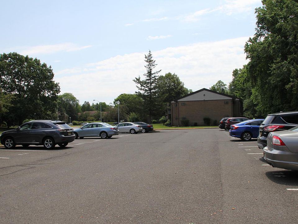 2nd image of 22 Amberly Dr Unit G