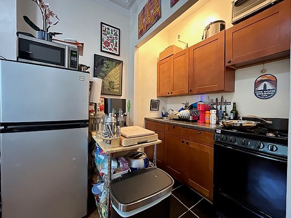 5th image of 867 Park Pl APT 4A