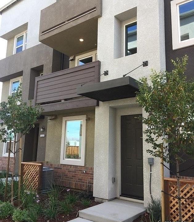 1st image of 1655 Gruen Pl