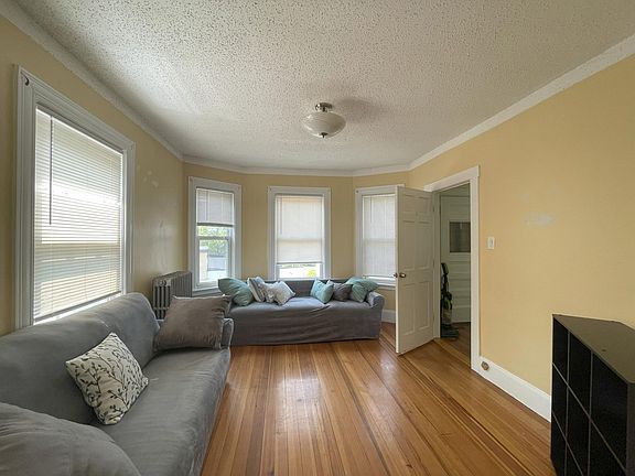 3rd image of 17 Parsons St #17