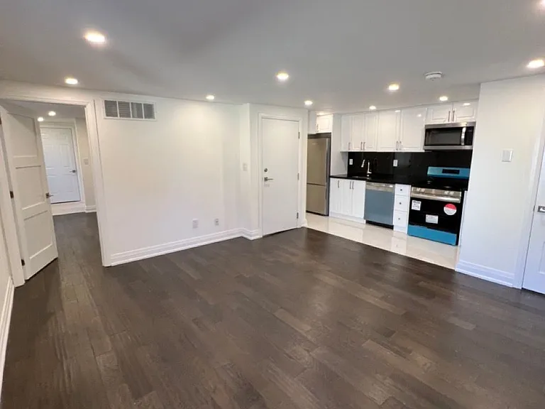 55 Creekwood Dr #UPPER — Photo 3
