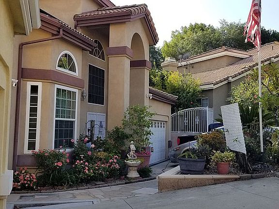 2nd image of 888 Browning Pl
