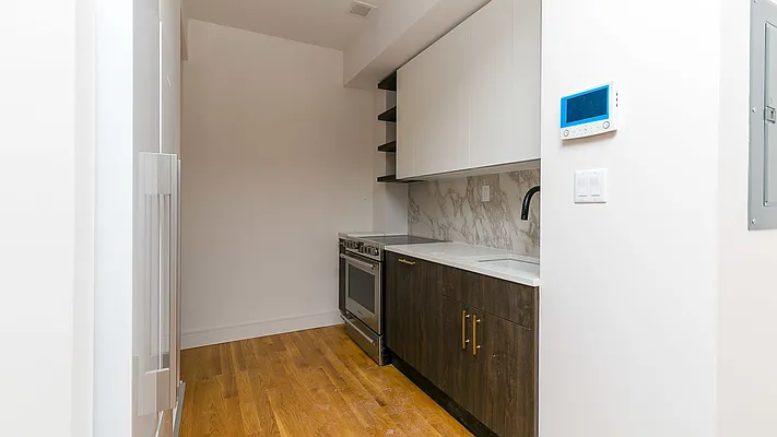 Rented by Nooklyn NYC LLC | media 46