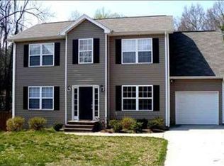 8 Chalford Ln, Taylors, SC 29687