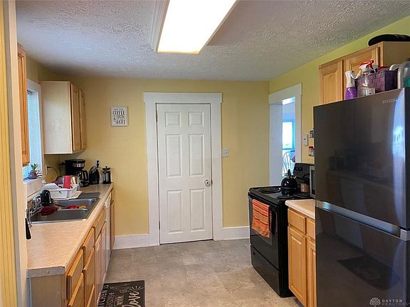 5th image of 802 Plum St